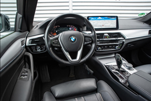 BMW 5 Serie 518d High Executive Edition Panodak Cruise Leer Stoelverw. PDC Memory DAB+ Trekhaak