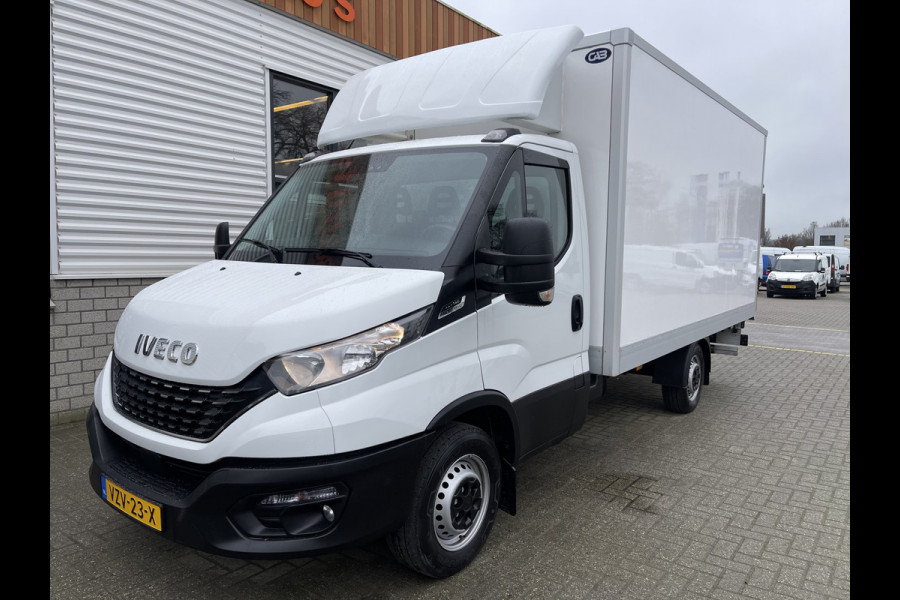 Iveco Daily 35S14H 2.3 automaat / bakwagen met laadklep / L 410 cm x B 210 cm x H 200 cm / rijklaar € 30.950 ex btw / lease vanaf € 554 / cruise en climate control / chauffeurs pakket !