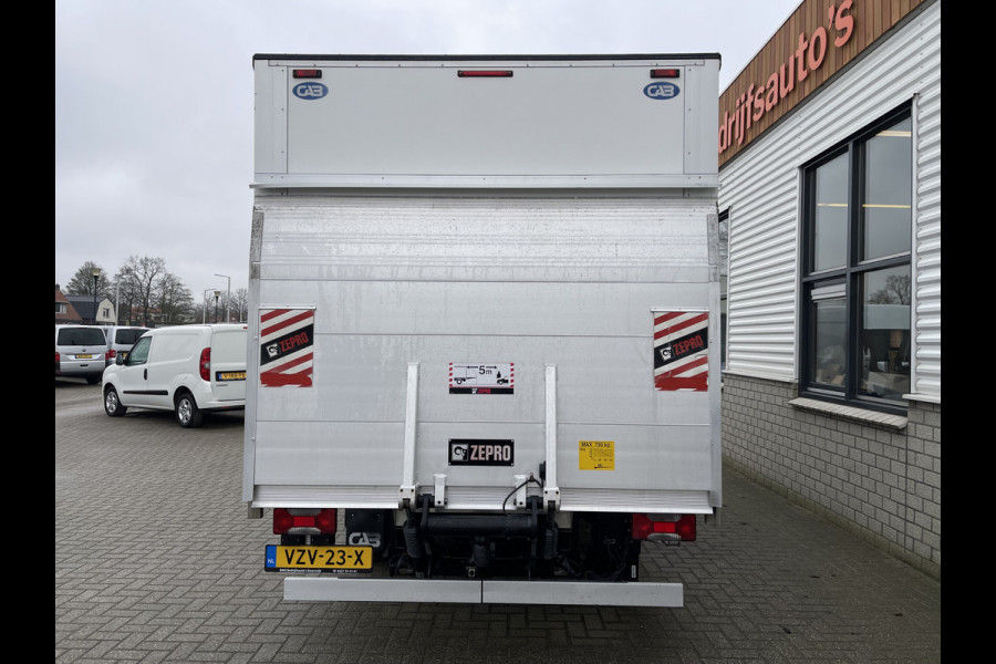 Iveco Daily 35S14H 2.3 automaat / bakwagen met laadklep / L 410 cm x B 210 cm x H 200 cm / rijklaar € 30.950 ex btw / lease vanaf € 554 / cruise en climate control / chauffeurs pakket !