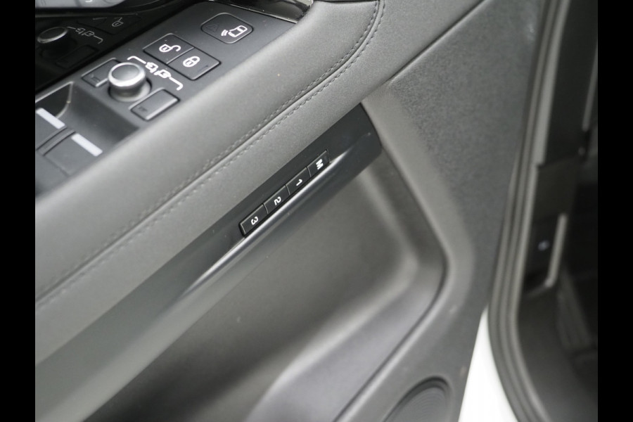 Land Rover Range Rover Evoque 1.5 P300e AWD SE | Virtual Cockpit | Camera | Sfeerverlichting | Memory