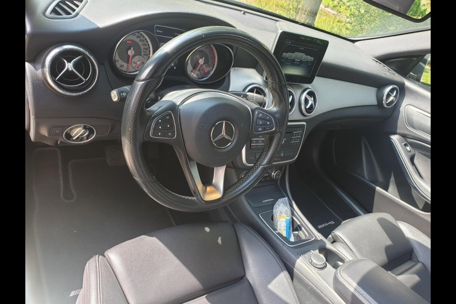 Mercedes-Benz CLA-Klasse 250 Prestige / leer / panodak / amg / navi / el. Stoel / zwart