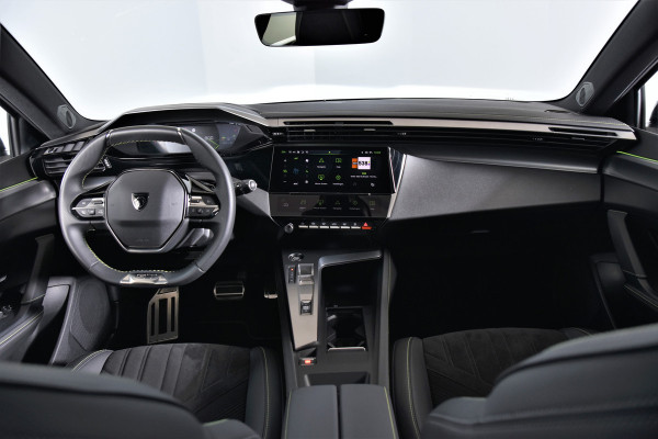 Peugeot 308 SW 1.2 PureTech 130 PK GT - Automaat | S/K- dak | 3D Dig. Cockpit | Adapt. Cruise | Stoelverwarming | Camera | PDC | NAV + App Connect | ECC | LM 18'' |