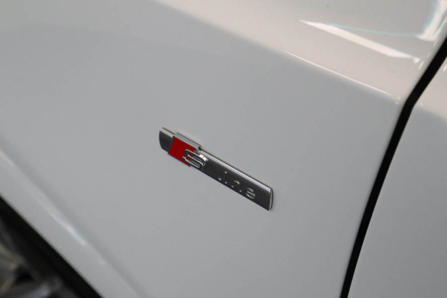 Audi Q3 1.4 TFSI CoD Design Pro Line Plus 19 Inch lmv , Automaat , Alcantara /leder interieur.