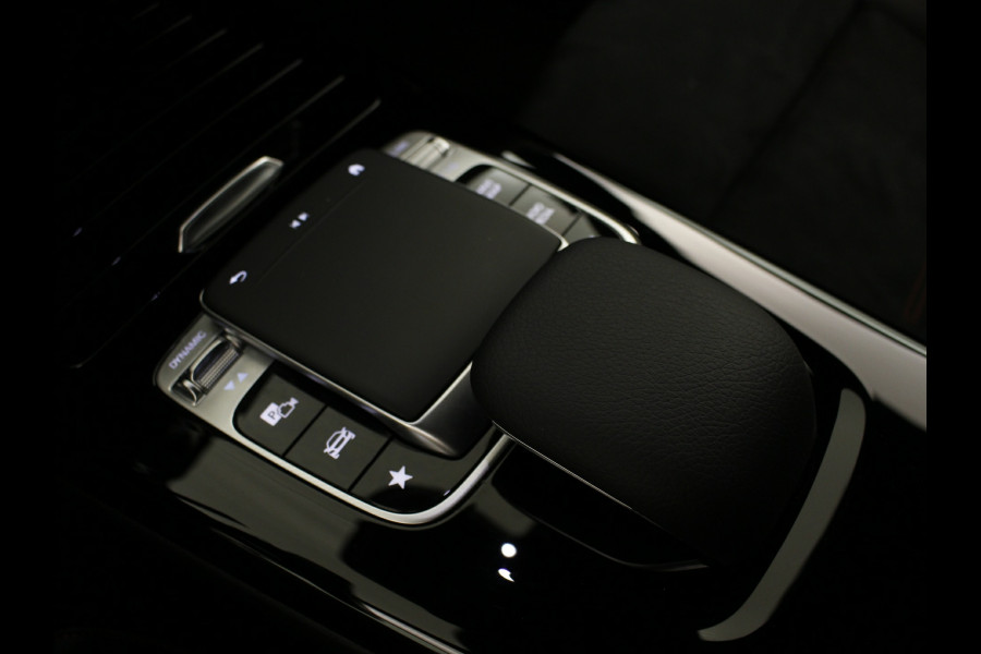 Mercedes-Benz A-Klasse 180 AMG Automaat Navigatie | Stoelverwarming | AMG Styling | Achteruitrij camera. | Nu tijdelijk te financiëren tegen 3,90% rente (actie loopt t/m 15-5-2020)