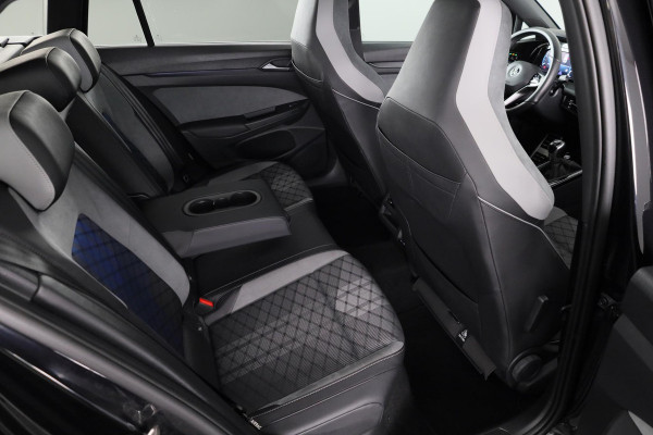 Volkswagen GOLF Variant R-Line Business + 1.5 96 kW / 130 pk TSI Variant 6 Verlengde garantie | Trekhaak | Panoramadak | Navigatie | Achteruitrijcamera | Parkeersensoren (Park assist) | Stoelverwarming