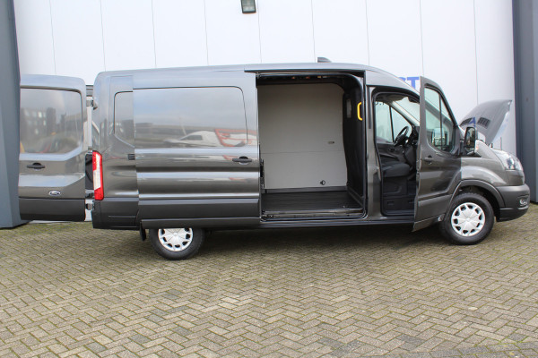 Ford Transit 350 2.0-170pk TDCI L3H2 Trend AUTOMAAT ! Net ingereden, uit voorraad leverbaar ! Volautm. airco, metallic lak, lane- en side assist, adaptive cruise, navigatie by Apple carplay/Android auto cntrl, bijrijdersbank, USB aansluiting etc.