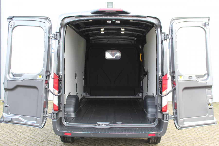 Ford Transit 350 2.0-170pk TDCI L3H2 Trend AUTOMAAT ! Net ingereden, uit voorraad leverbaar ! Volautm. airco, metallic lak, lane- en side assist, adaptive cruise, navigatie by Apple carplay/Android auto cntrl, bijrijdersbank, USB aansluiting etc.