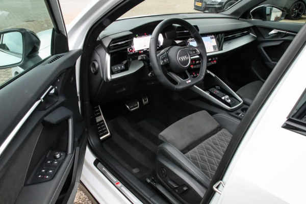 Audi A3 Limousine 35 1.5 TFSI S Edition One S-line 150pk S-Tronic Lederen kuipstoelen|Virtual Cockpit|Panoramadak|LED Matrix|Black