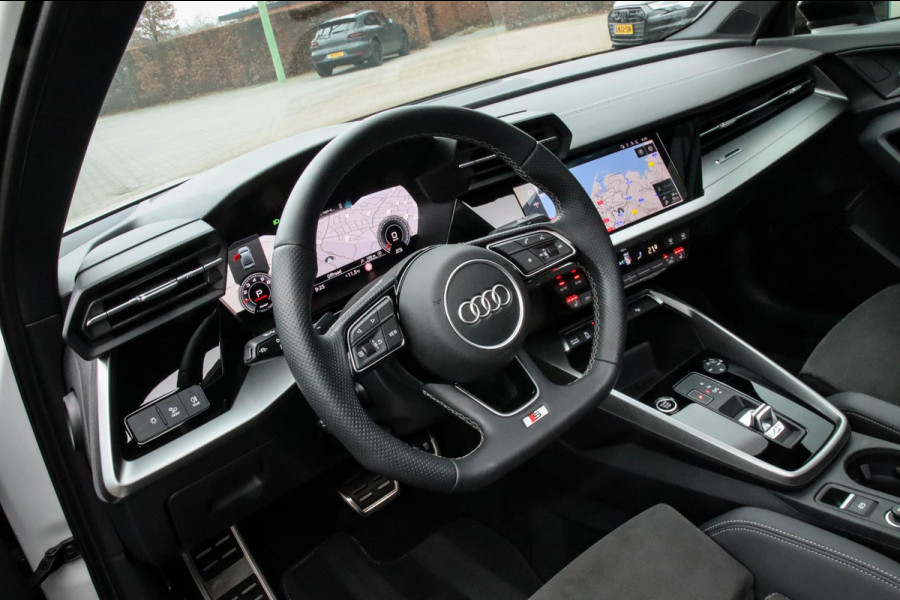 Audi A3 Limousine 35 1.5 TFSI S Edition One S-line 150pk S-Tronic Lederen kuipstoelen|Virtual Cockpit|Panoramadak|LED Matrix|Black