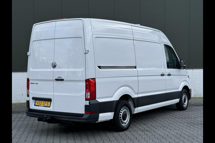 Volkswagen Crafter 30 2.0 TDI L3H3 Highline Carplay DAB Cruise Verwarmde voorruit Trekhaak Lat om Lat