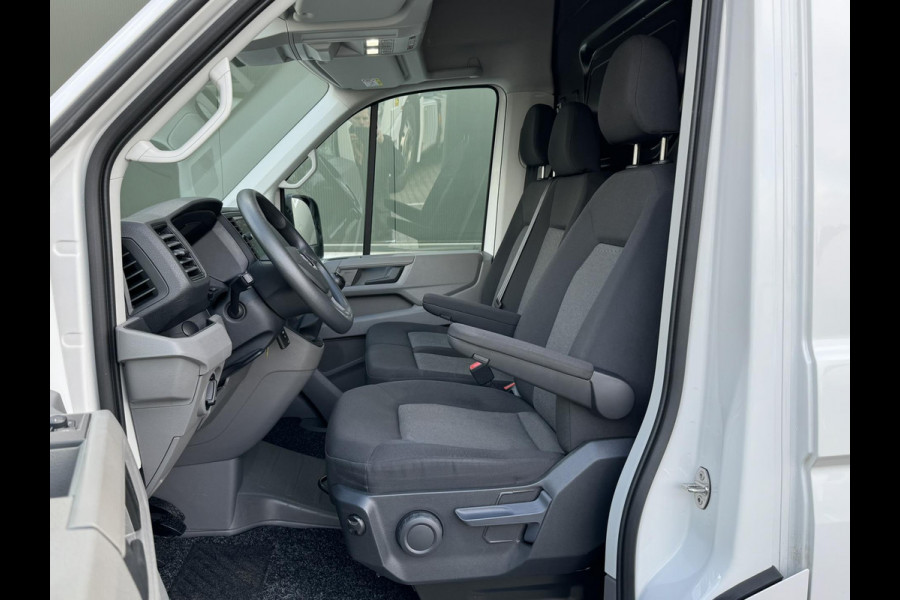 Volkswagen Crafter 30 2.0 TDI L3H3 Highline Carplay DAB Cruise Verwarmde voorruit Trekhaak Lat om Lat