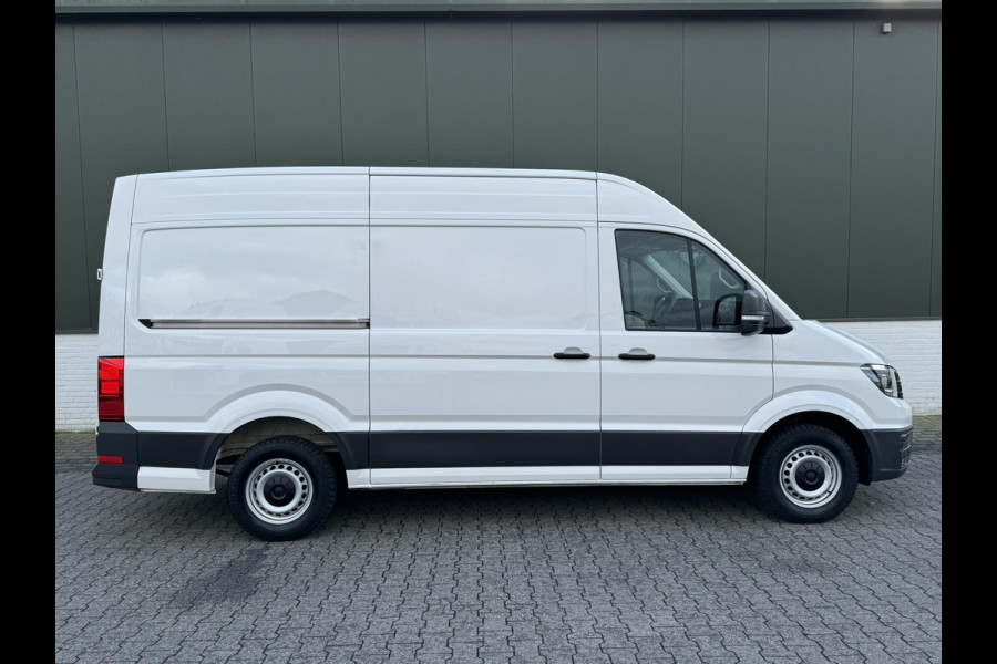 Volkswagen Crafter 30 2.0 TDI L3H3 Highline Carplay DAB Cruise Verwarmde voorruit Trekhaak Lat om Lat