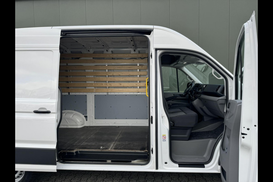 Volkswagen Crafter 30 2.0 TDI L3H3 Highline Carplay DAB Cruise Verwarmde voorruit Trekhaak Lat om Lat