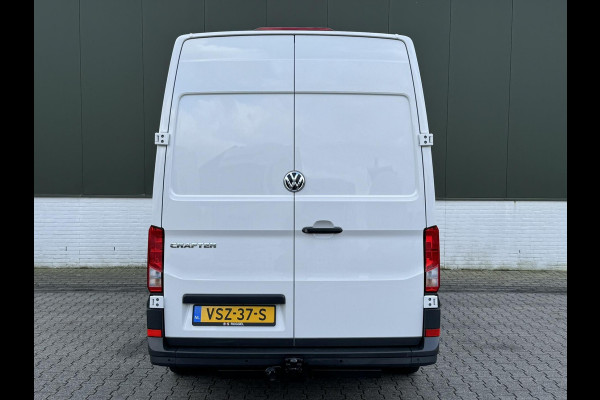 Volkswagen Crafter 30 2.0 TDI L3H3 Highline Carplay DAB Cruise Verwarmde voorruit Trekhaak Lat om Lat