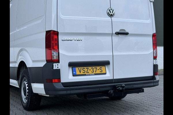 Volkswagen Crafter 30 2.0 TDI L3H3 Highline Carplay DAB Cruise Verwarmde voorruit Trekhaak Lat om Lat