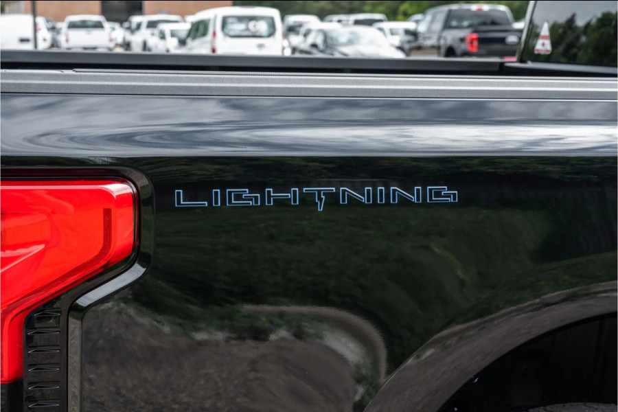 Ford USA F-150 LIGHTNING Platinum Extended Range