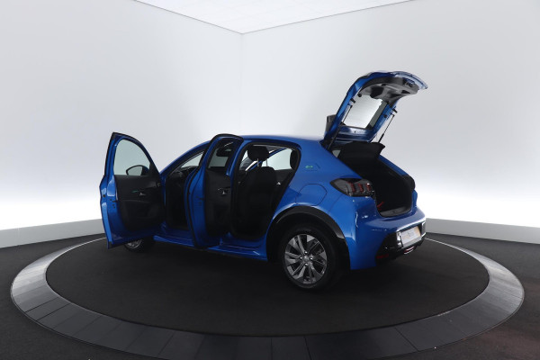 Peugeot e-208 EV Blue Lease Allure 50 kWh | €2.000 Subsidie | 3 Fase | Camera | Navigatie | Parkeersensoren | Apple Carplay | 3-fasen