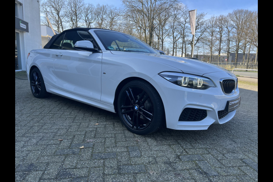 BMW 2 Serie Cabrio 218i High Executive M Sport Pakket, Leder, 18"LMV, Navigatie, Windscherm . Een proefrit levert het bewijs. Neem contact op en we maken een afspraak!