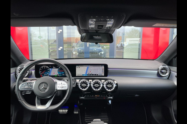 Mercedes-Benz A-Klasse 250e AMG Hybride LED Panorama Camera Parksens Sfeerverlichting