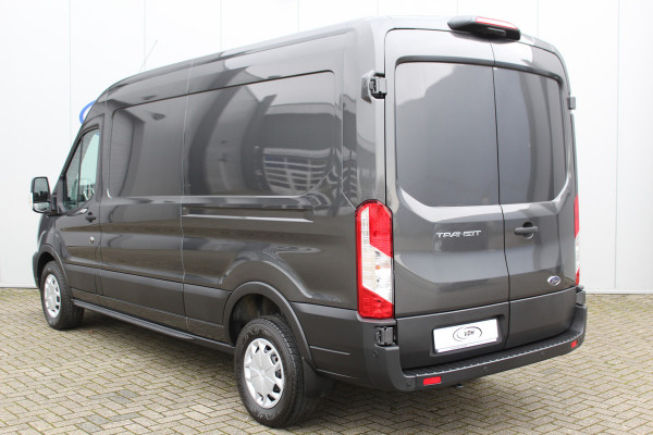 Ford Transit 350 2.0 TDCI L3H2 Trend 130pk Trend. Net ingereden, uit voorraad leverbaar ! Volautm. airco, metallic lak, lane- en side assist, adaptive cruise cntrl, navigatie by Apple carplay/Android auto cntrl, bijrijdersbank, USB aansluiting etc.