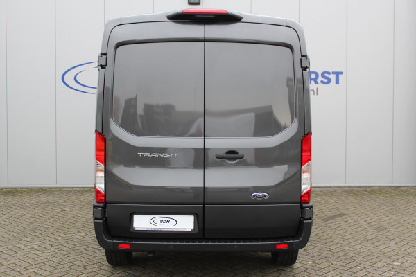 Ford Transit 350 2.0 TDCI L3H2 Trend 130pk Trend. Net ingereden, uit voorraad leverbaar ! Volautm. airco, metallic lak, lane- en side assist, adaptive cruise cntrl, navigatie by Apple carplay/Android auto cntrl, bijrijdersbank, USB aansluiting etc.