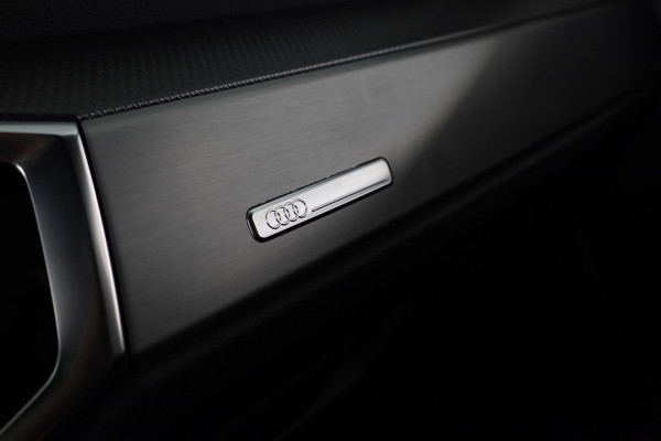Audi Q3 Sportback 45 TFSI e S Edition Exclusive kleur: Misticblau perleffect