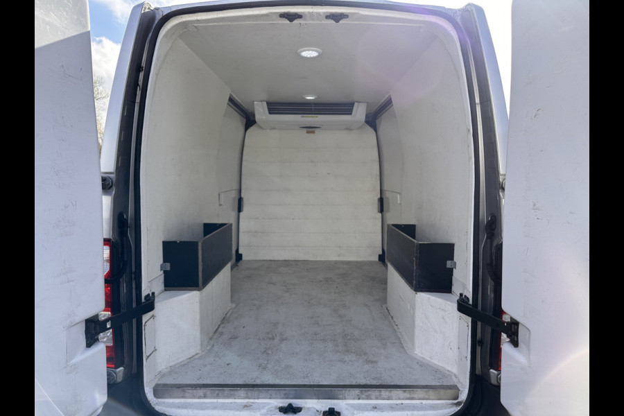 Renault Master T35 2.3 dCi 180 L2H2 Energy 3-Pers *KOEL-WAGEN | DUBBELE-SCHUIFDEUR | CAMERA | AIRCO | BLIND-SPOT | CRUISE | PDC | TREKHAAK*