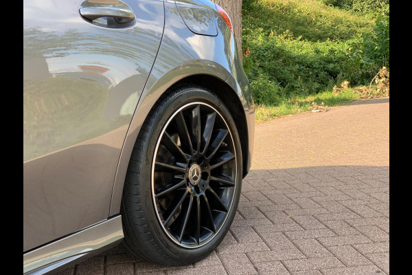 Mercedes-Benz A-Klasse A200 AMG ! PANO SFEER BOMVOL TOPSTAAT !