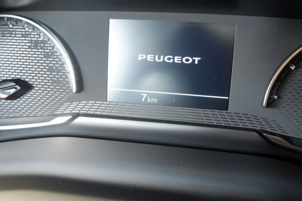 Peugeot 2008 1.2 ACTIVE PACK 1.2 PURETECH 130pk NIEUWE AUTO!