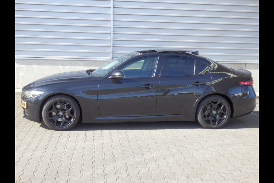 Alfa Romeo Giulia 2.2 Sprint I 240 pk* I Schuif dak I Adp. cruise contr. I Harman