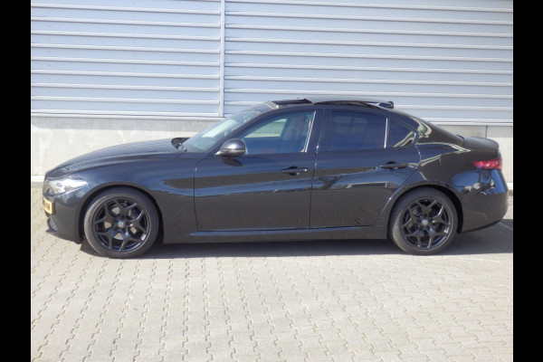 Alfa Romeo Giulia 2.2 Sprint I 240 pk* I Schuif dak I Adp. cruise contr. I Harman