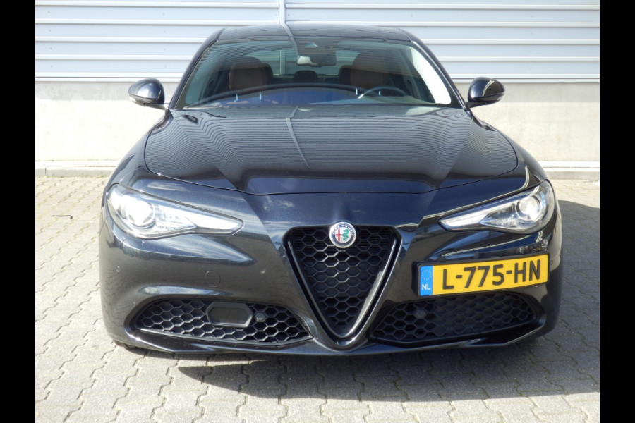 Alfa Romeo Giulia 2.2 Sprint I 240 pk* I Schuif dak I Adp. cruise contr. I Harman