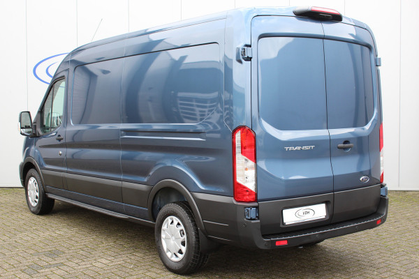 Ford Transit 350 2.0-170pk TDCI L3H2 Trend. AUTOMAAT ! Net ingereden, uit voorraad leverbaar ! Volautm. airco, metallic lak, lane- en side assist, adaptive cruise, navigatie by Apple carplay/Android auto cntrl, bijrijdersbank, USB aansluiting etc.