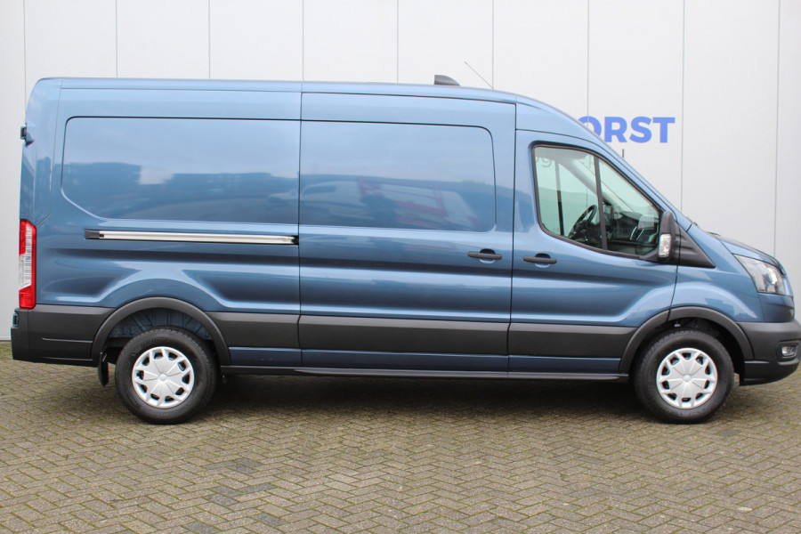 Ford Transit 350 2.0-170pk TDCI L3H2 Trend. AUTOMAAT ! Net ingereden, uit voorraad leverbaar ! Volautm. airco, metallic lak, lane- en side assist, adaptive cruise, navigatie by Apple carplay/Android auto cntrl, bijrijdersbank, USB aansluiting etc.