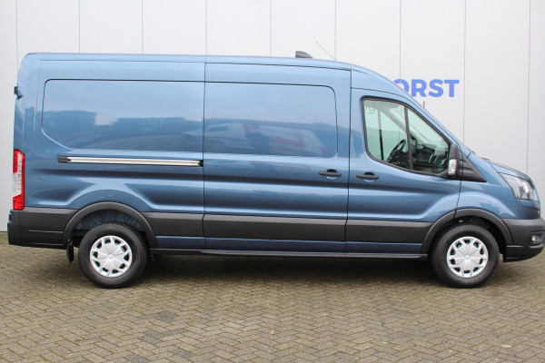 Ford Transit 350 2.0-170pk TDCI L3H2 Trend. AUTOMAAT ! Net ingereden, uit voorraad leverbaar ! Volautm. airco, metallic lak, lane- en side assist, adaptive cruise, navigatie by Apple carplay/Android auto cntrl, bijrijdersbank, USB aansluiting etc.