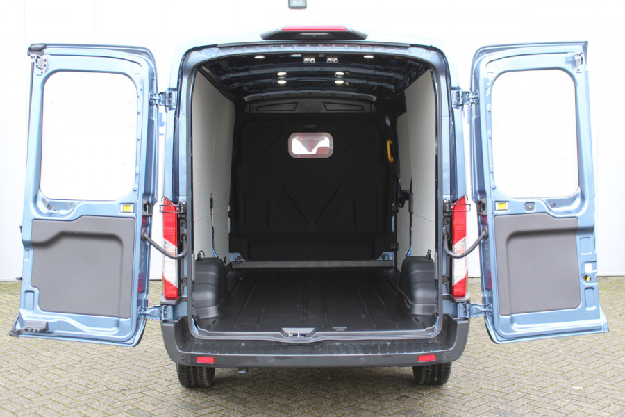 Ford Transit 350 2.0-170pk TDCI L3H2 Trend. AUTOMAAT ! Net ingereden, uit voorraad leverbaar ! Volautm. airco, metallic lak, lane- en side assist, adaptive cruise, navigatie by Apple carplay/Android auto cntrl, bijrijdersbank, USB aansluiting etc.