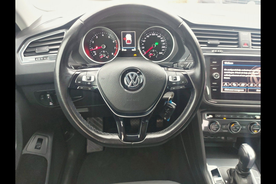 Volkswagen Tiguan 2.0 TSI 4Motion Highline Automaat, airco,cruise,elec trekhaak,elec achterklep,stoel/stuurverwarming,navigatie/achteruitrijcamera,parkeersensoren,