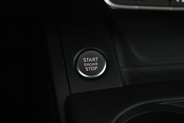 Audi A4 35 TFSI Sport | Full LED | Trekhaak | Navigatie | Sportstoelen | Climate control | PDC | Cruise control | Bluetooth