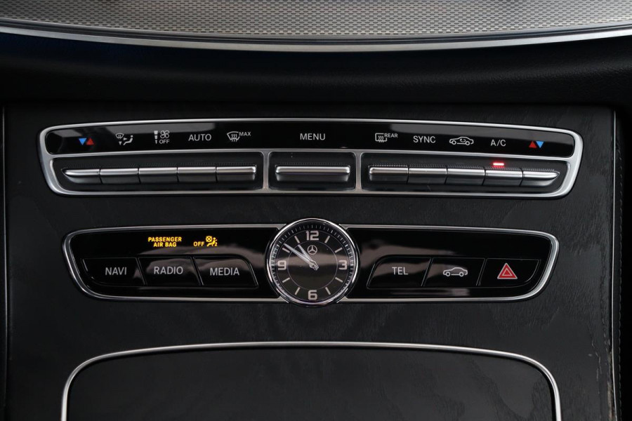 Mercedes-Benz E-Klasse 200 AMG Night | Panoramadak | Adaptive Cruise | Matrix LED | Trekhaak | Carplay | 360 camera | Memory | Stoelverwarming