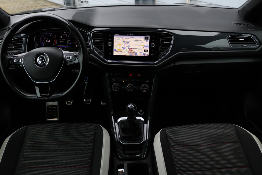 Volkswagen T-Roc 1.5 TSI Sport Xenon Led Navi Virtual cockpit Panodak T-haak 150pk!!