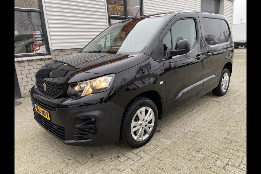 Peugeot Partner 1.5 BlueHDI automaat Asphalt / vaste prijs rijklaar € 14.950 ex btw / lease vanaf € 283 / dubbel schuifdeur / lichtemetalen velgen / airco / cruise / camera / trekhaak !