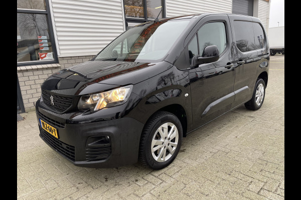 Peugeot Partner 1.5 BlueHDI automaat Asphalt / vaste prijs rijklaar € 14.950 ex btw / lease vanaf € 283 / dubbel schuifdeur / lichtemetalen velgen / airco / cruise / camera / trekhaak !