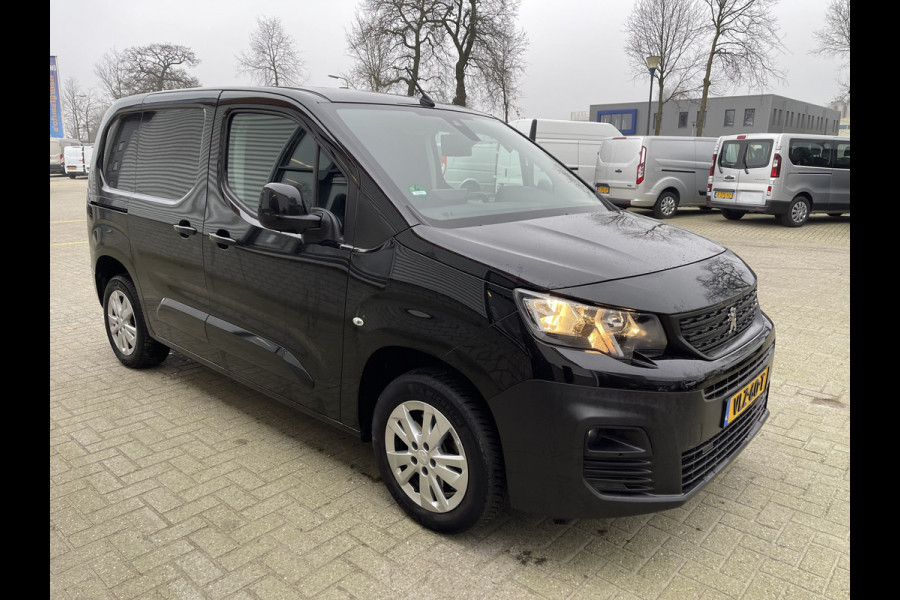 Peugeot Partner 1.5 BlueHDI automaat Asphalt / vaste prijs rijklaar € 14.950 ex btw / lease vanaf € 283 / dubbel schuifdeur / lichtemetalen velgen / airco / cruise / camera / trekhaak !