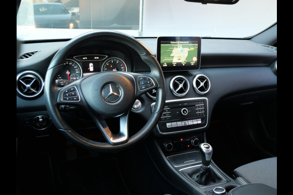 Mercedes-Benz A-Klasse 180 AMBITION | GROOT NAVI | CAMERA | CRUISE | ALL-SEASON | NL-AUTO!!