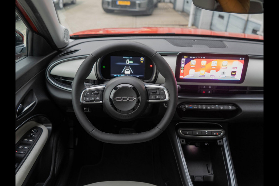 Fiat 600E La Prima 54 kWh | Clima | Adapt. Cruise | Camera | BSM | 18" | Stoelverwarming | Apple Carplay | Elektr. A-Klep