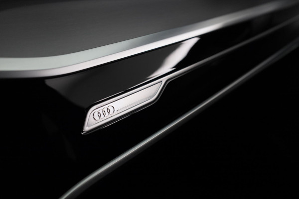 Audi A6 Avant 40 TFSI S edition Competition 204 PK | Black Optiek | Stoelverwarming | Panoramadak |