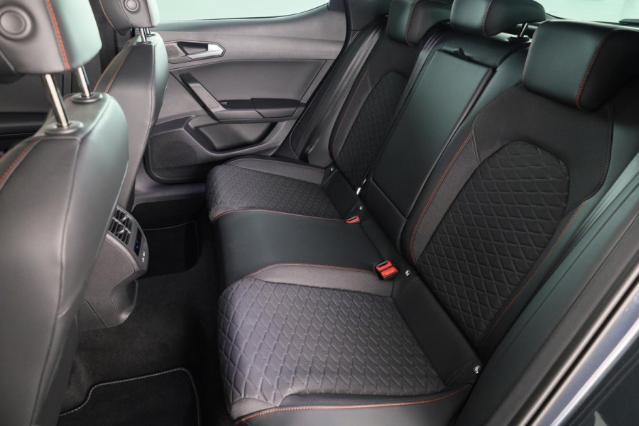 Seat Leon 1.5 TSI FR Business 150pk | Navigatie | 18 inch Lichtmetalen velgen | Park Assist
