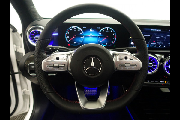 Mercedes-Benz A-Klasse 250 AMG Night Ed 250pk Aut- Panodak I Mbux I Sfeerverlichting I Leder  Xenon I Led