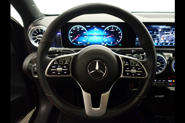 Mercedes-Benz A-Klasse 220 AMG Premium 191Pk Aut- Panodak I Navi I Sfeerverlichting I Xenon Led I Camera