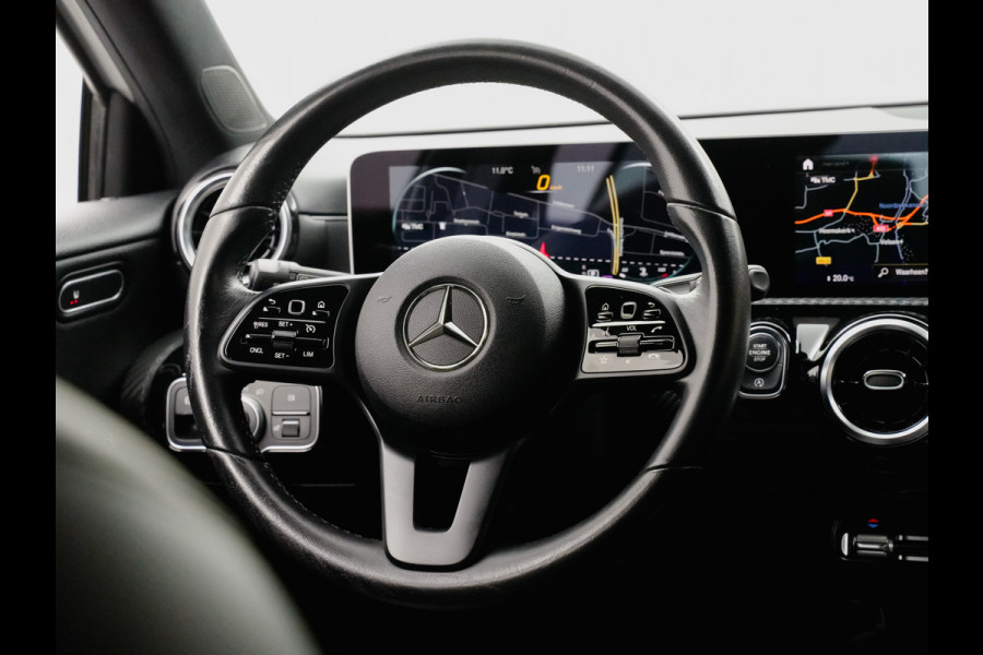 Mercedes-Benz A-Klasse 180 d AMG Night Edition Aut- Sport leder I Xenon Led I Clima I Navi I Camera